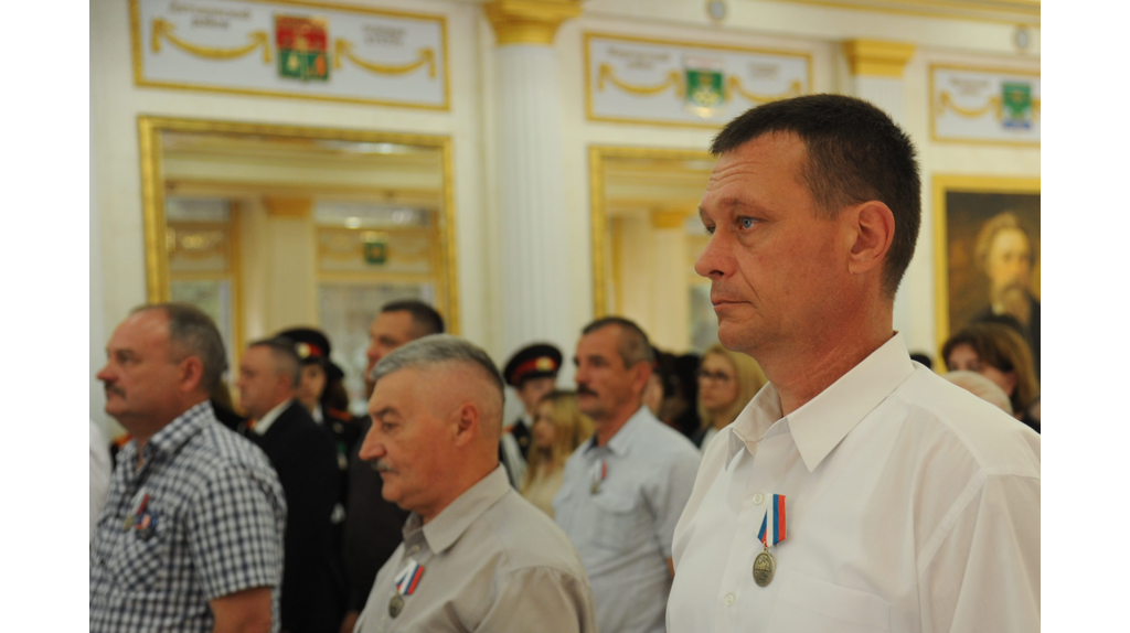 В Брянске вручили медали отцам павших героев СВО