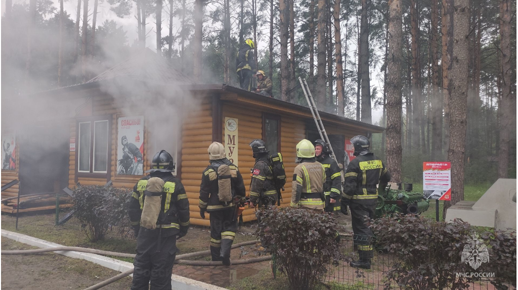 На базе отдыха в Ивановке под Брянском произошел пожар