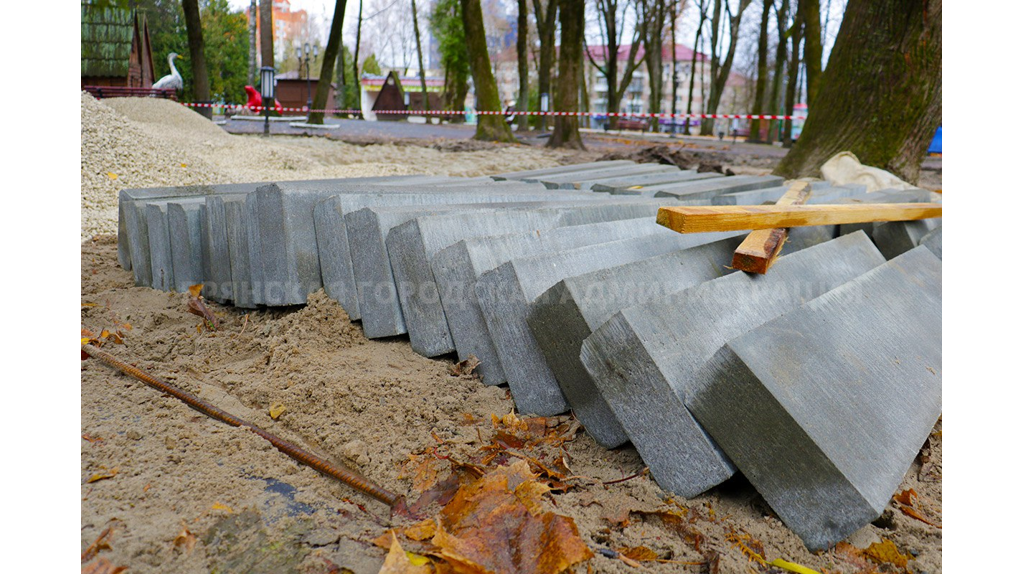 В парке имени А.К. Толстого в Брянске начали обновлять детскую площадку