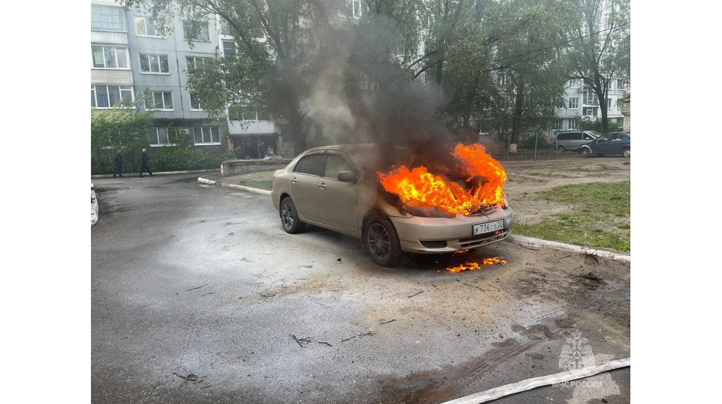 В Брянске потушили горящую «ласточку»