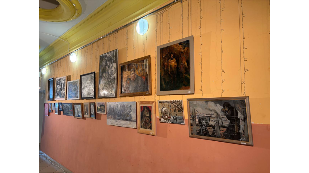 В Белых Берегах открылась выставка бойца «БАРС-Брянск» Виктора Чмыхова
