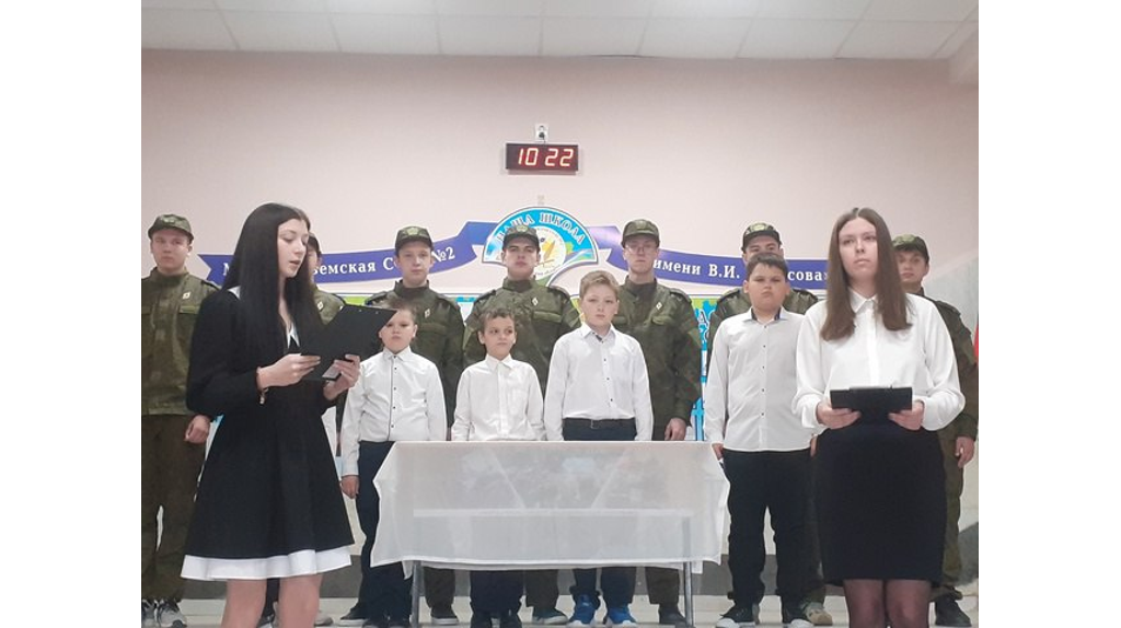 В школе №2 брянского поселка Суземка открыли «Парту героя» в честь Андрея Сальникова