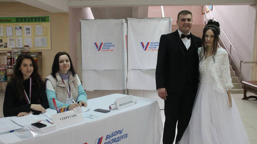 В день свадьбы брянские молодожены выбрали президента России