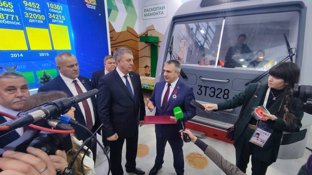 Брянский губернатор Александр Богомаз посетил выставку «Россия» в Москве