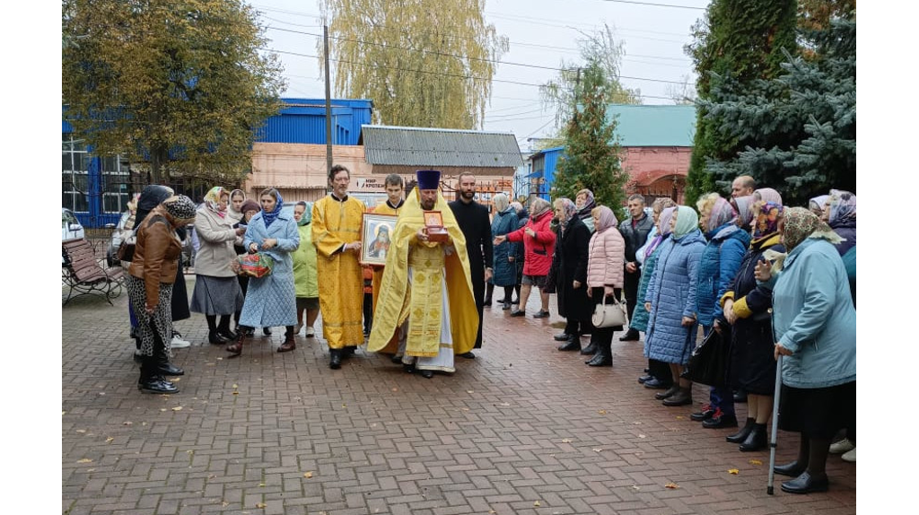 В брянский поселок Локоть доставили ковчег с частицей мощей Луки Крымского