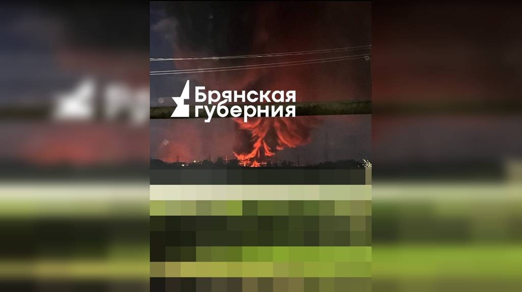 Появились фото с места крупного пожара на подстанции в Выгоничах
