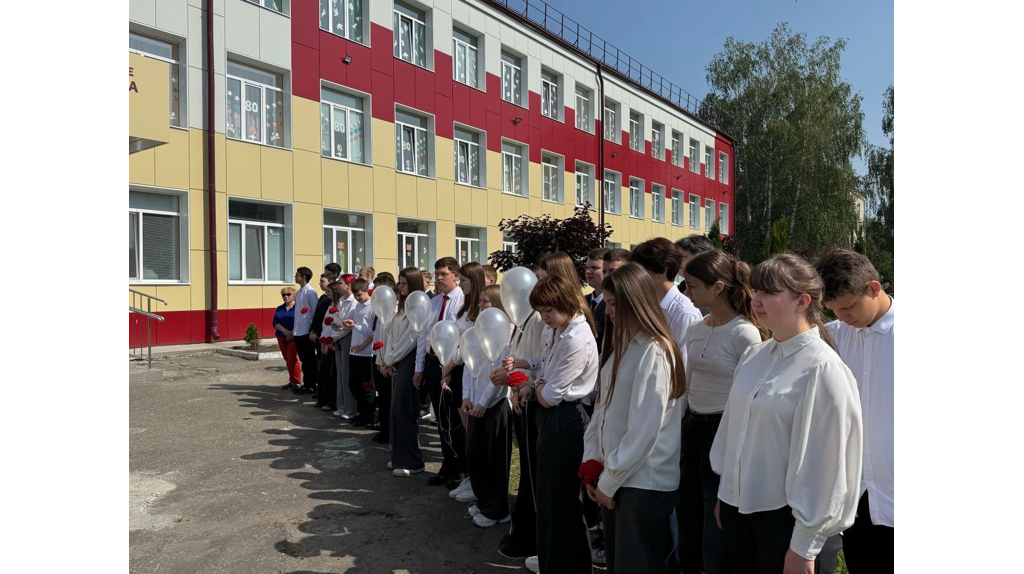 Память героя СВО Александра Образцова увековечили в брянском поселке Любохна