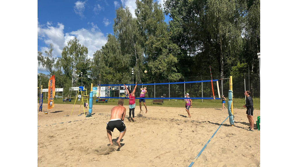 В Брянске стартовал турнир по пляжному волейболу памяти Дмитрия Жутенкова