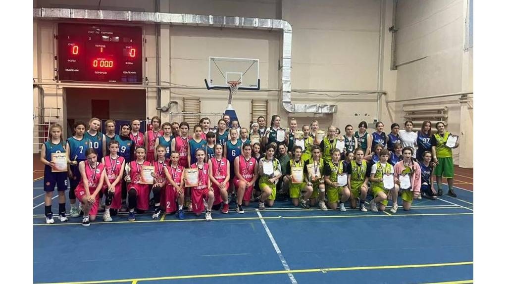 Дятьковские баскетболистки взяли золото на турнире в Орле