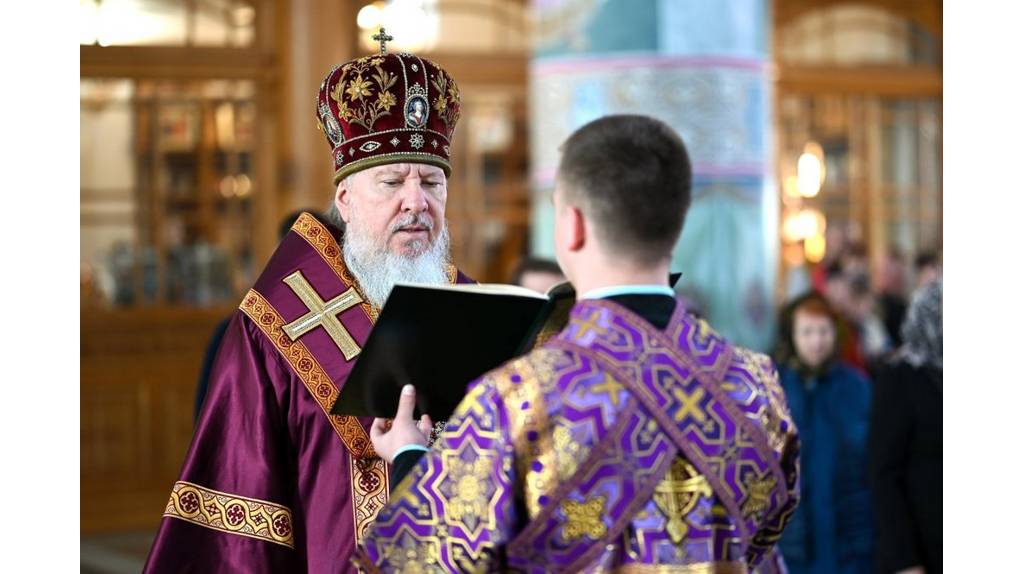 Брянский митрополит Александр в Великий Четверток совершил литургию