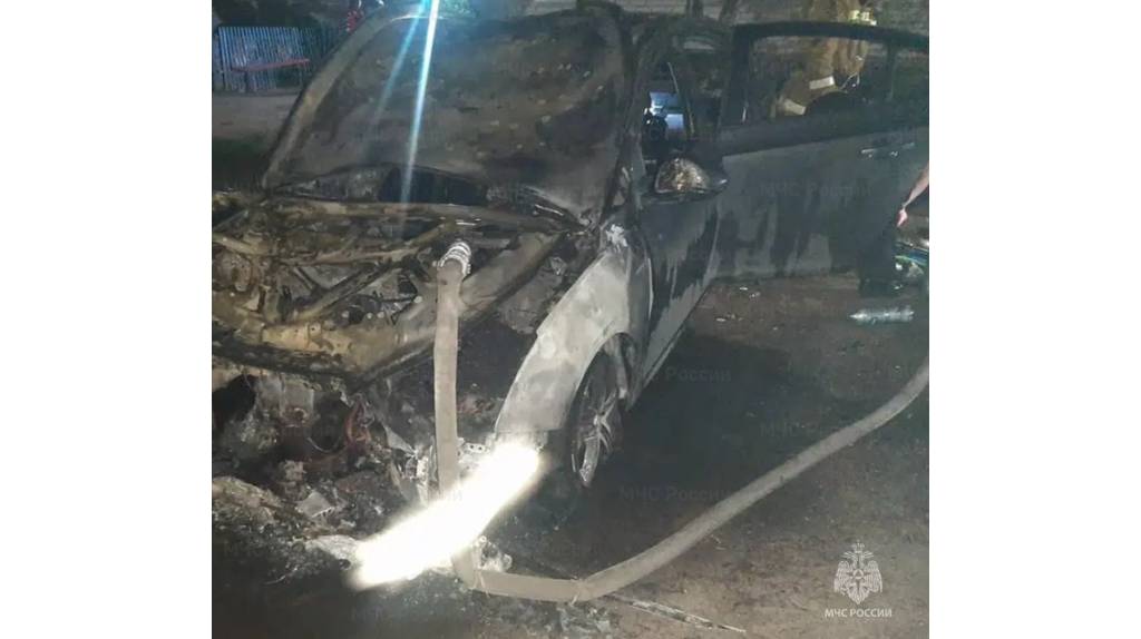 В Клинцовском районе сгорел легковой автомобиль