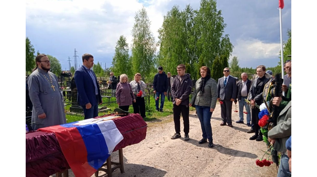 В брянском поселке Навля простились с бойцом СВО Виталием Новцевым