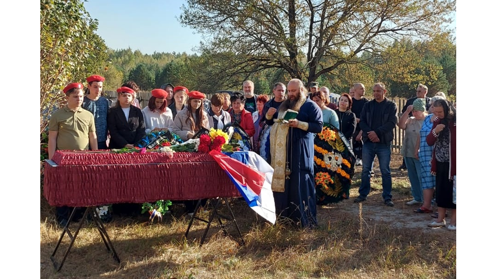 В Навлинском районе Брянской области простились с тремя героями СВО