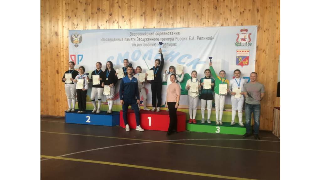 Брянские фехтовальщицы взяли 5 медалей на межрегиональном турнире