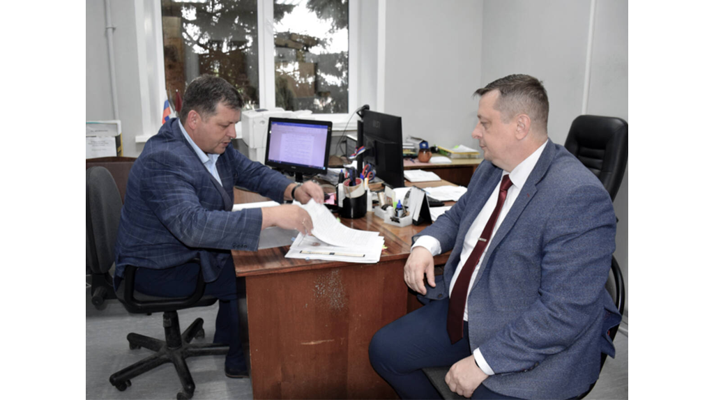 На Брянщине Евгений Вылцан представил в ТИК Климовского района документы для выдвижения