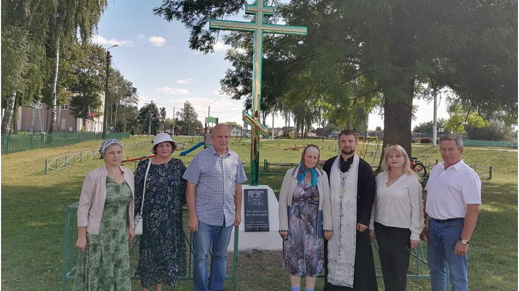 В клинцовском селе Медведово обновили поклонный крест