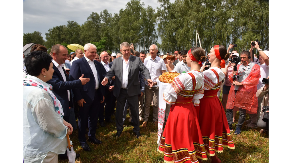 В Кокино торжественно открылась выставка «День Брянского поля»