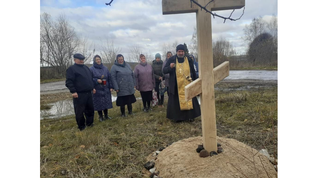 В брянском селе Новая Романовка освятили поклонный крест