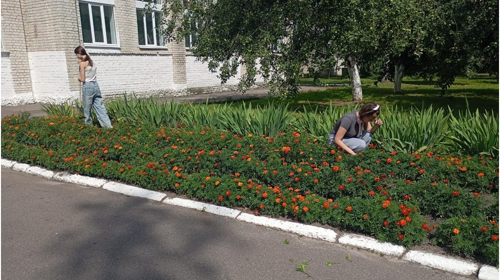 В Брасовском районе на лето трудоустроили 32 подростка