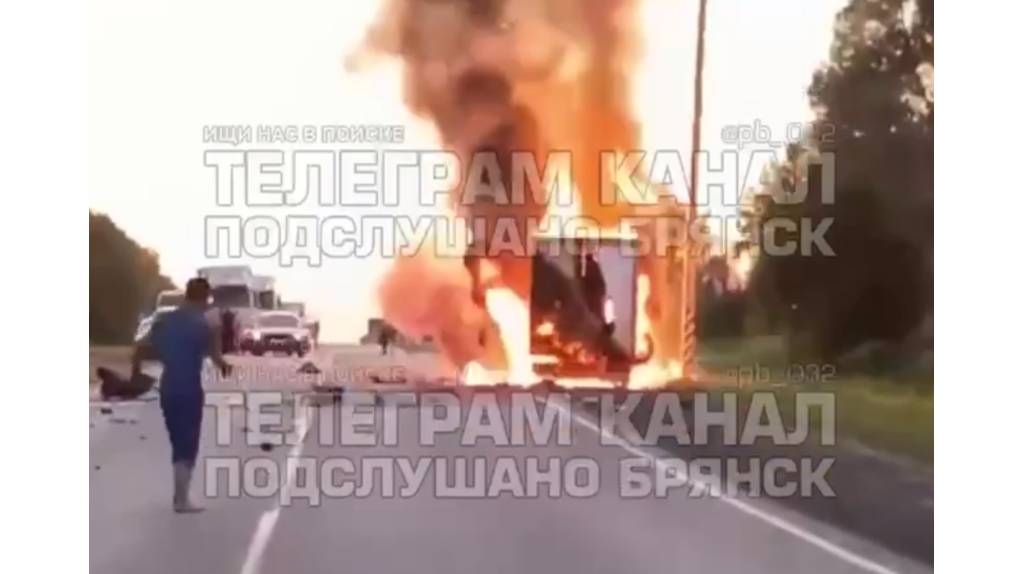 Машина-факел: очевидцы сняли последствия смертельного ДТП под Карачевом
