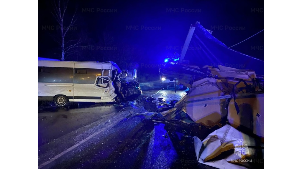 Спасатели ликвидировали последствия ДТП с автобусом под Карачевом