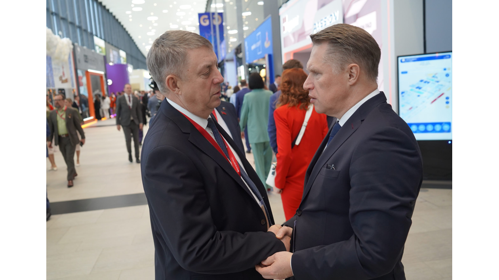 Губернатор Брянской области Александр Богомаз рассказал о работе ПМЭФ