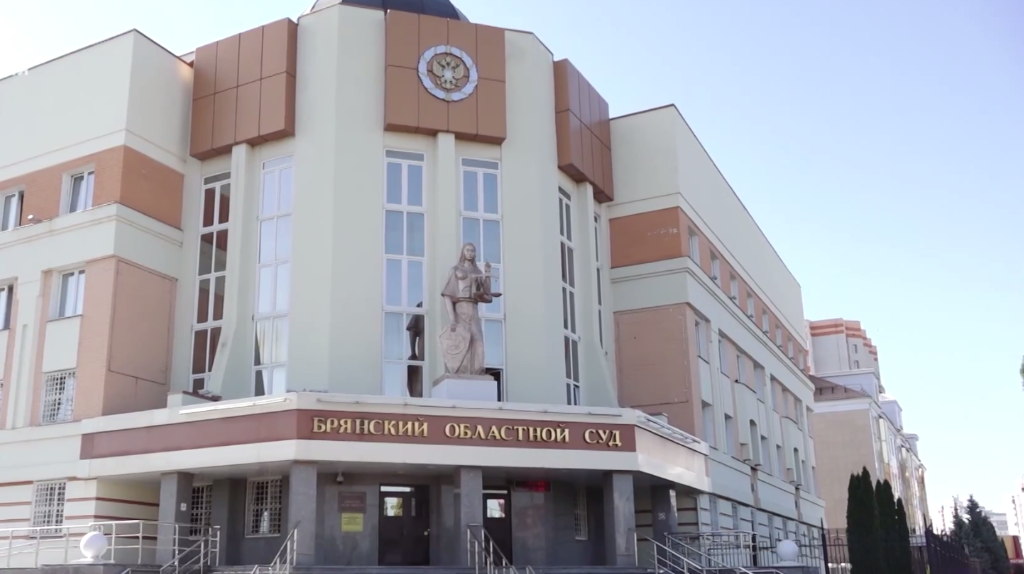 В Брянске владелец сгоревшей в автосервисе иномарки отсудил компенсацию
