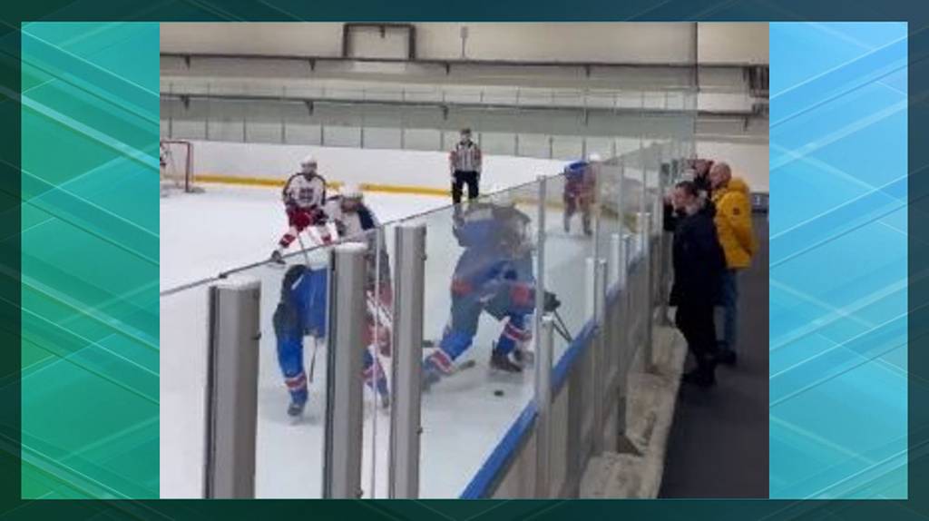 Хоккеисты СК «Брянск-2009» обыграли сверстников из Боброва со счетом 6:3