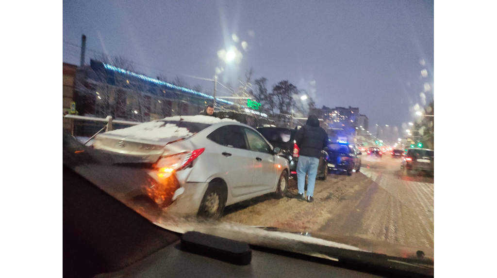 На проспекте Московском в Брянске в ДТП попали пять автомобилей