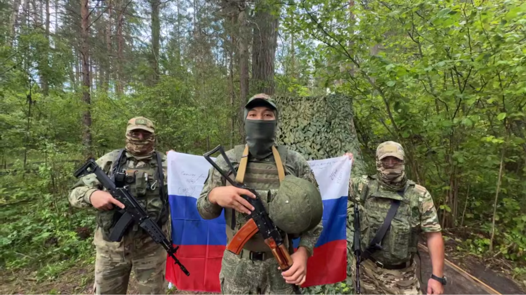 С Днём российского триколора брянцев поздравили бойцы СВО