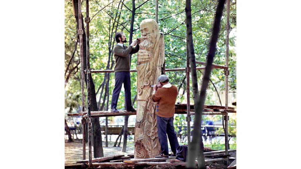 Брянцам показали «фотосагу» брянского парка-музея имени А.К.Толстого
