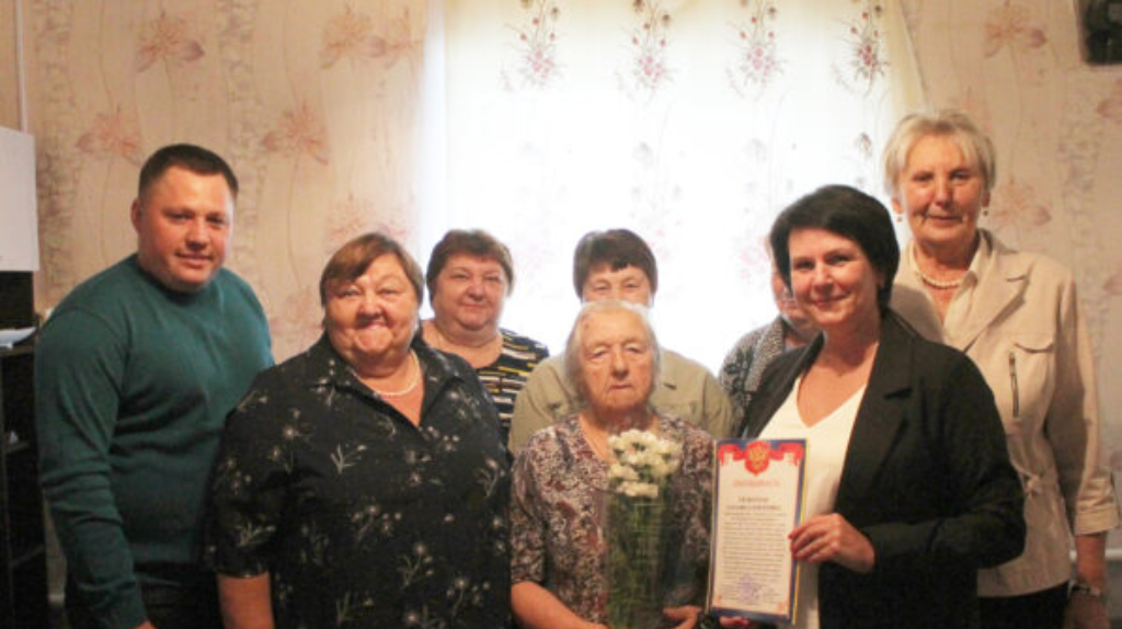 Наталия Иванова из Карачевского района отметила 90-летний юбилей