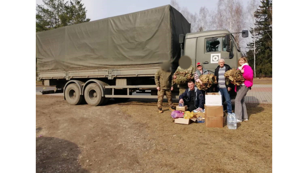 В Дятьково «Неравнодушные» изготавливают окопные свечи и сети для бойцов СВО