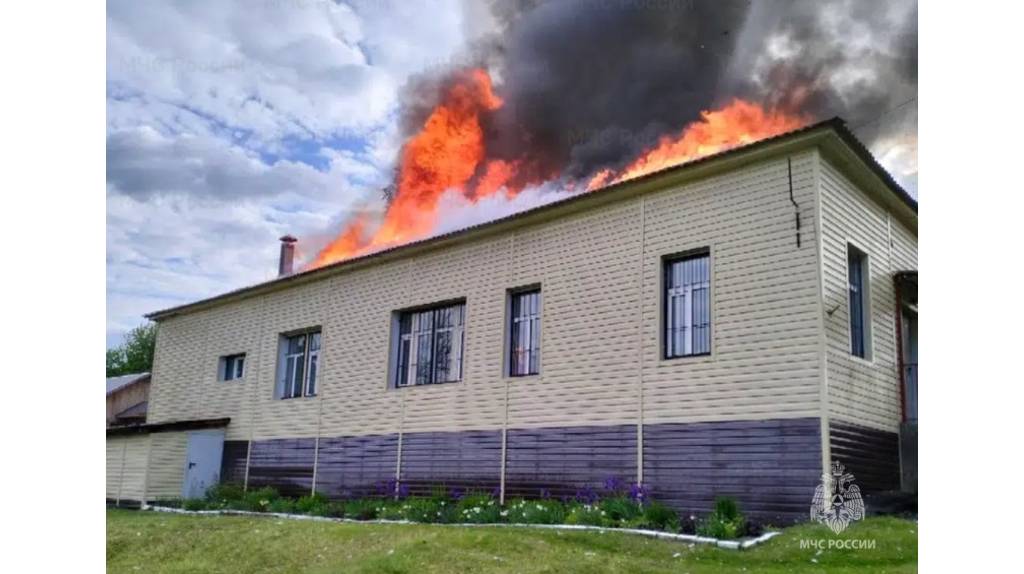 В Сураже сгорело здание центра социального обслуживания