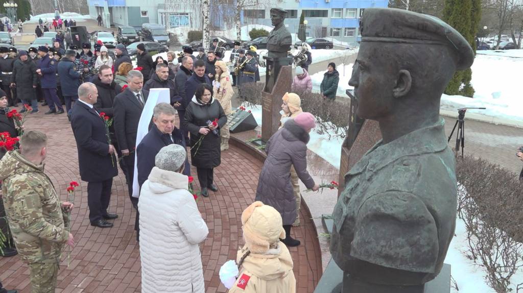 В Брянске почтили память легендарной 6-й роты псковских десантников