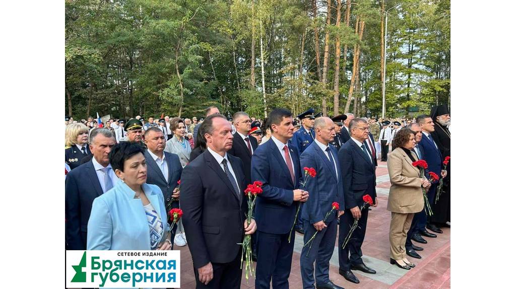 В День города в Бежицком районе Брянска открыли после ремонта Воинский мемориал