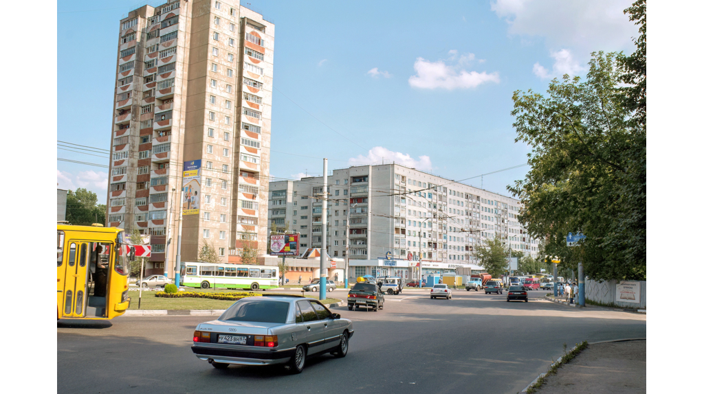 Брянцам показали снимок улицы Красноармейской возле кольца 20-летней давности