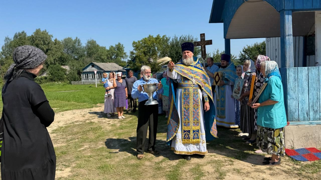 В храме брянского села Старый Ропск состоялось богослужение после многолетней реставрации