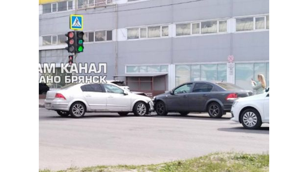 В Брянске возле ТРЦ 