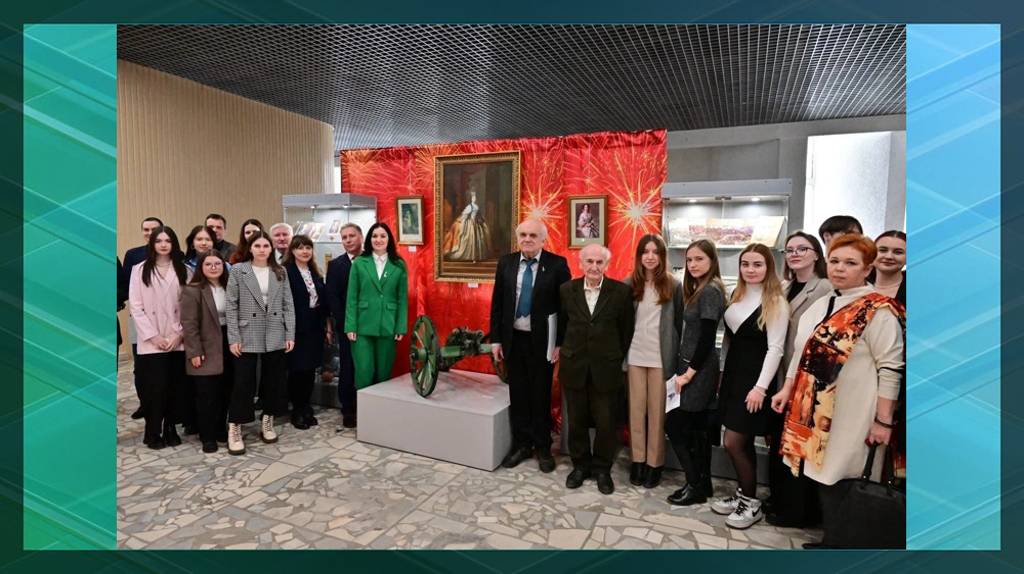 В Брянском краеведческом музее состоялось два мероприятия, посвященных 10-летию вхождения Крыма в состав России