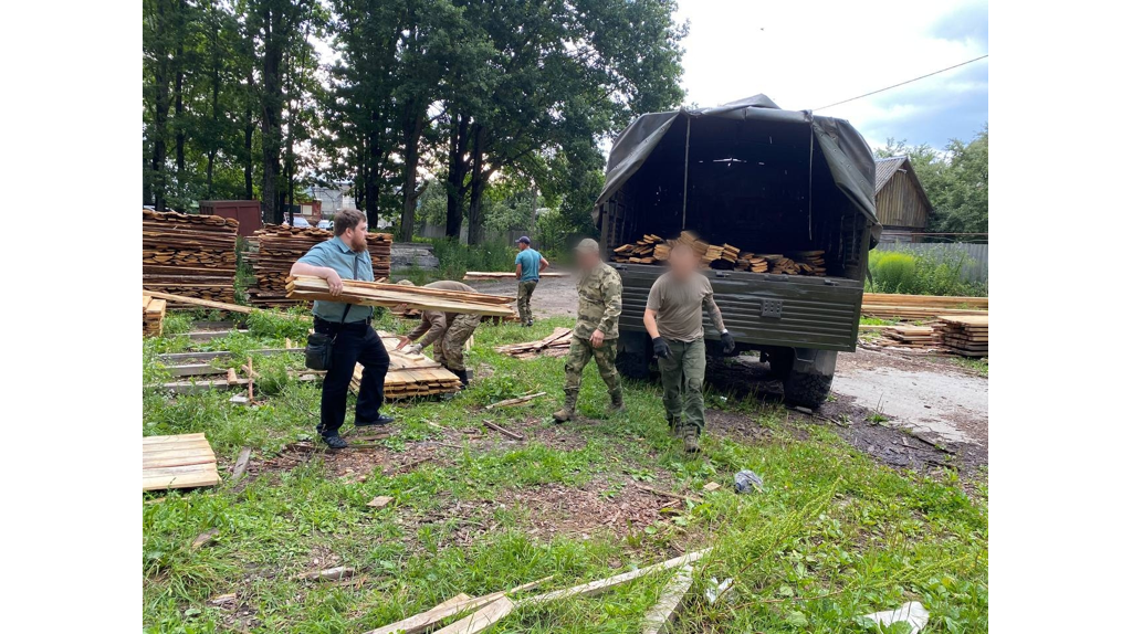 Брянский военный священник передал гуманитарную помощь в зону СВО