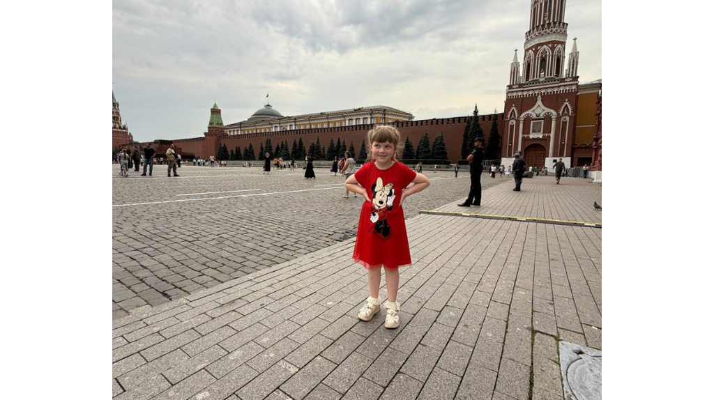 Брянская делегация в Брянке встретилась с девочкой Машей и исполнила ее мечту
