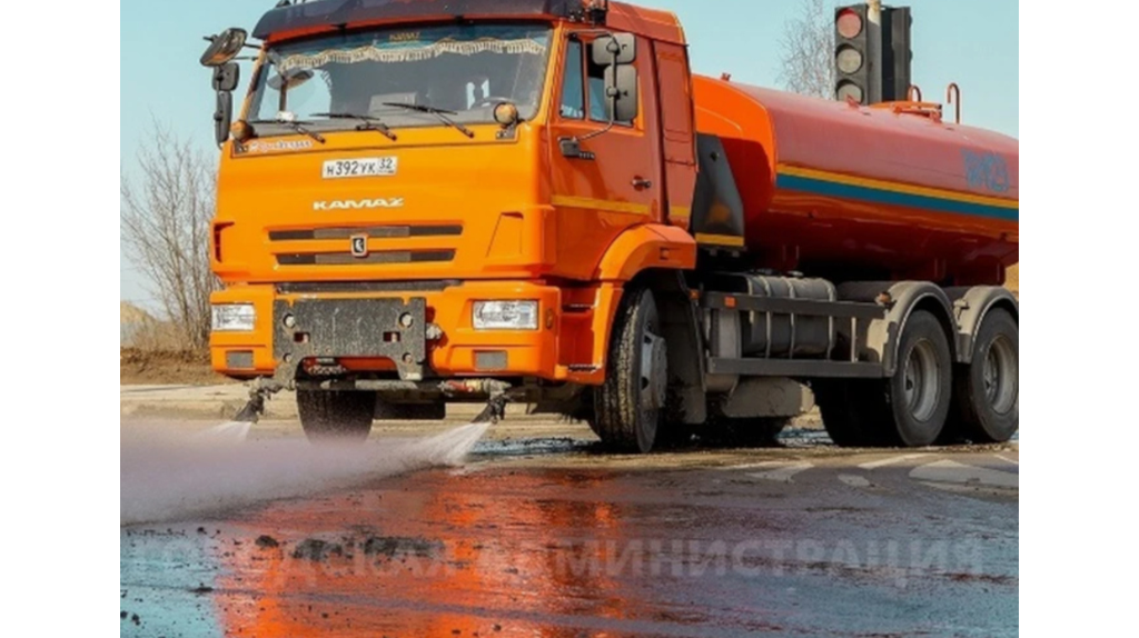 В Советском районе Брянска на дорогах заметили поливальные машины