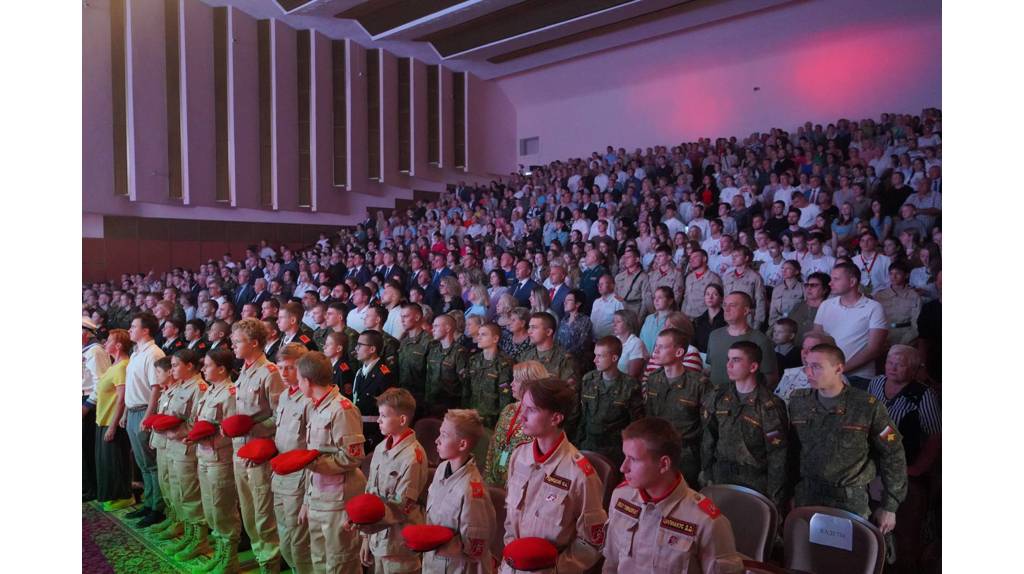 В Брянске прошел праздничный концерт «Бессмертна память – память не убить!»