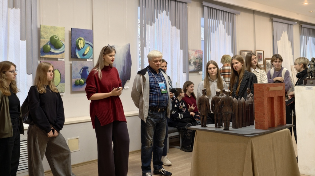 В Брянске открылась отчётная выставка реготделения Творческого союза художников