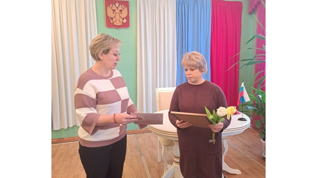 Многодетной маме из Выгоничского района вручили сертификат на областной маткапитал