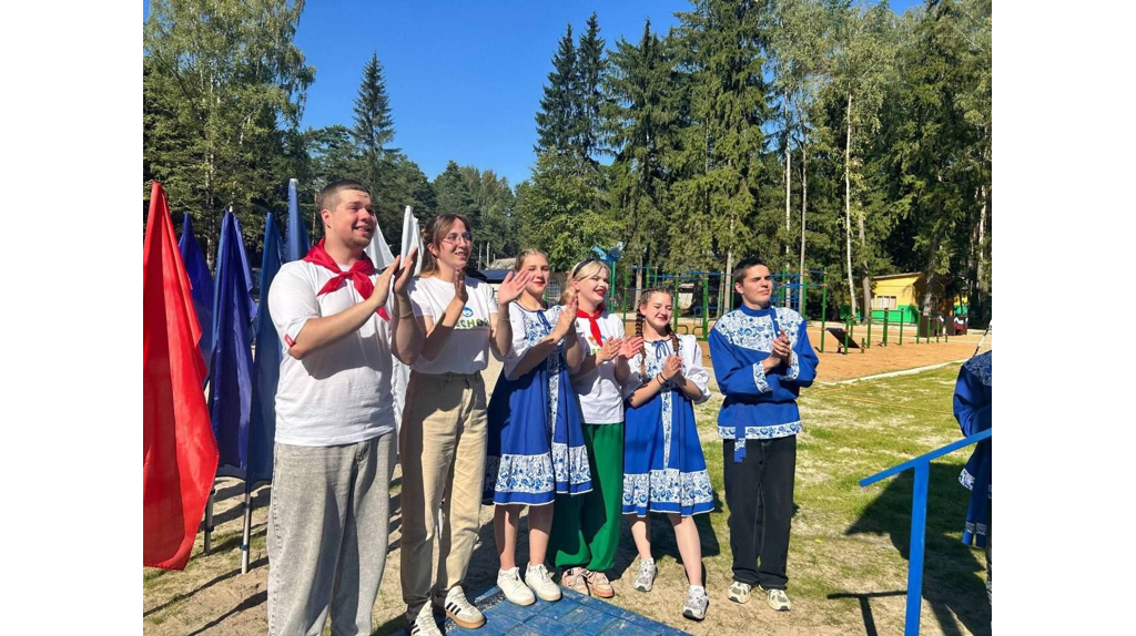 В брянском лагере «Лесной» торжественно закрыли смену