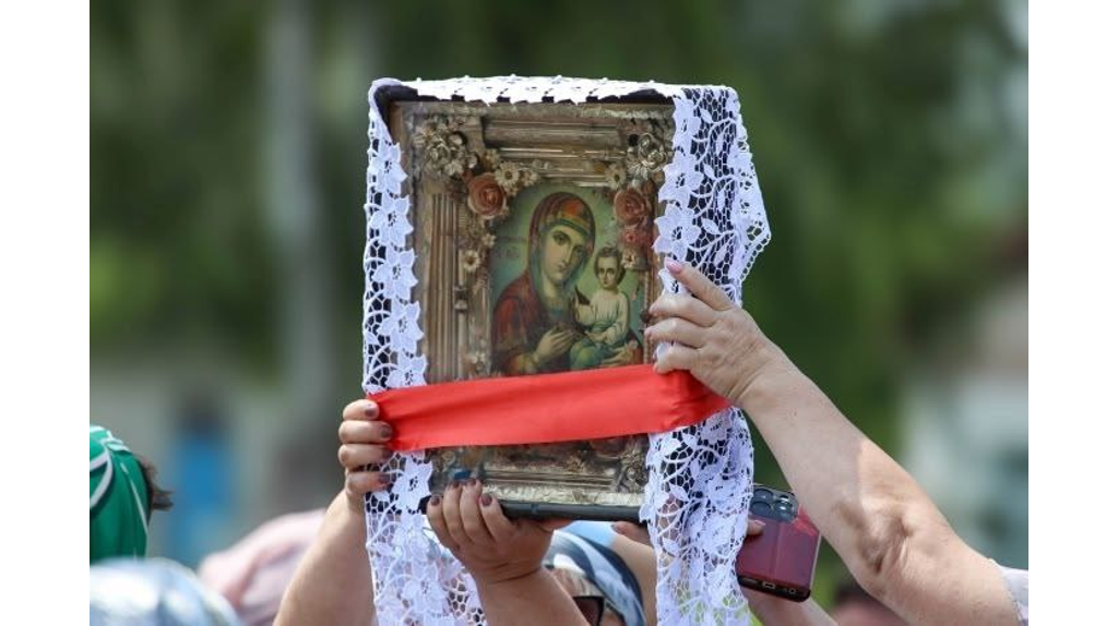 В брянском селе Медвёдово прошел крестный ход в честь Тихвинской иконы Божией Матери