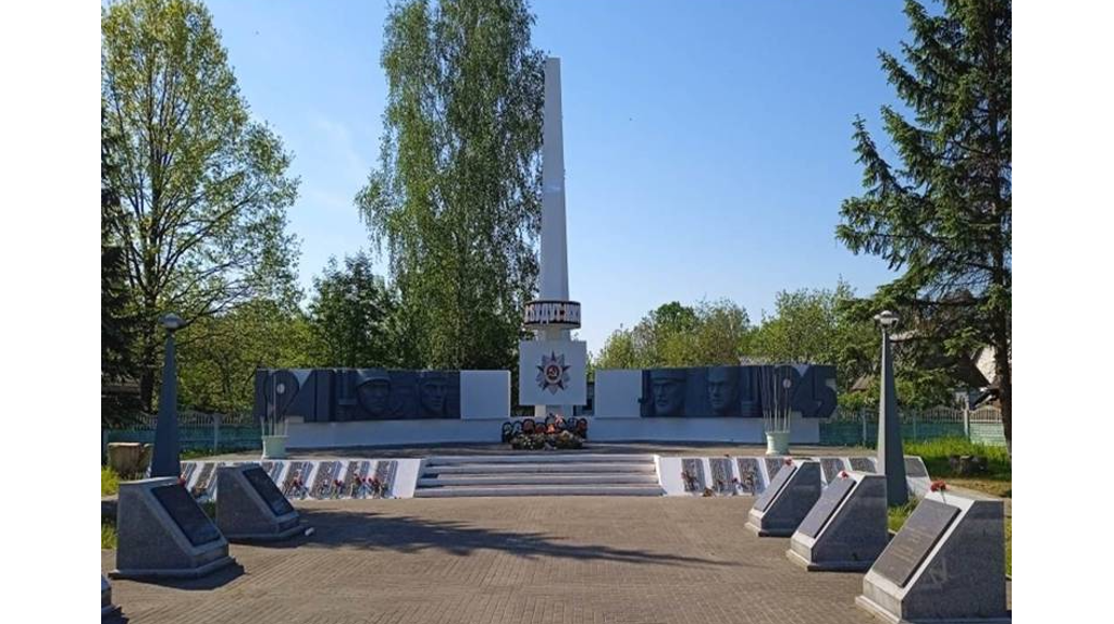 В Злынке продолжается ремонт монумента воинам, погибшим в годы войны