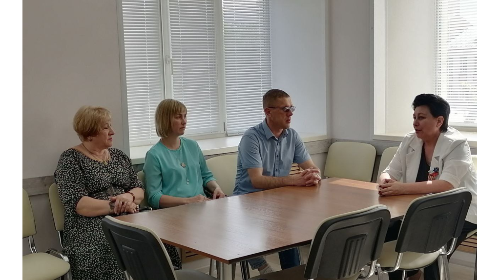 В Клинцовском районе герою СВО Дмитрию Романишко торжественно вручили орден Мужества